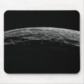 Eine unwirkliche Landschaft des Saturns Mond Mousepad (Vorne)