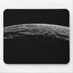 Eine unwirkliche Landschaft von Saturns Mond Mousepad