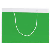 Eine üppige Landschaft mit dichten, grünen Bäumen Große Geschenktüte (Rückseite)