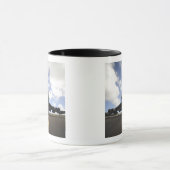 Eine US-Crew zur Aufrechterhaltung der Luftwaffe Tasse (Zentrum)