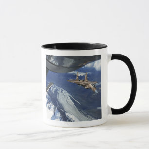 Eine US-Luftwaffe F-15C Eagle, das sich in Tasse