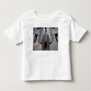 Eine US-Luftwaffe F-22 Raptor wird betankt Kleinkind T-shirt