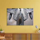 Eine US-Luftwaffe F-22 Raptor wird betankt Leinwanddruck (Insitu (Wohnzimmer))