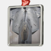 Eine US-Luftwaffe F-22 Raptor wird betankt Ornament Aus Metall (Links)