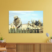 Eine US-Marine bereitet hewitternde Runden auf Feu Leinwanddruck (Insitu (Wohnzimmer))