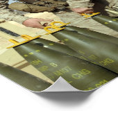 Eine US-Marine bereitet hewitternde Runden auf Feu Poster (Ecke)