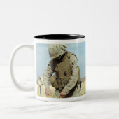 Eine US-Marine bereitet hewitternde Runden auf Feu Zweifarbige Tasse (Links)