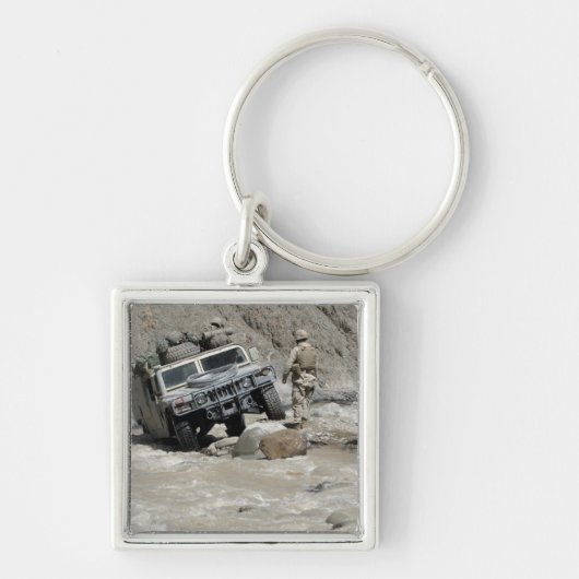 Eine US-Marine, die den Fahrer eines Humvee leitet Schlüsselanhänger (Vorne)