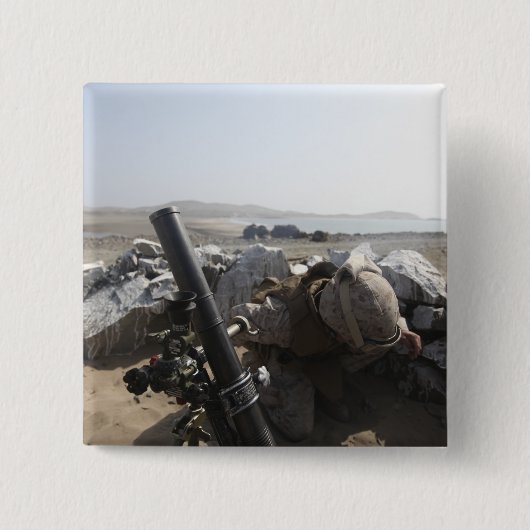 Eine US-Marine feuert einen Mörtel in Salinas, Per Button (Vorderseite)