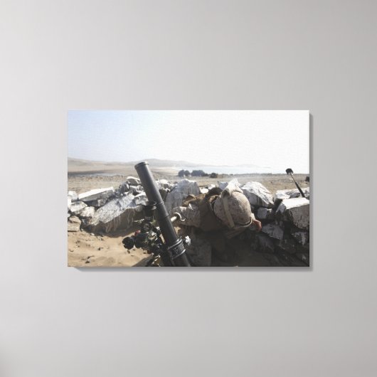 Eine US-Marine feuert einen Mörtel in Salinas, Per Leinwanddruck (Vorderseite)