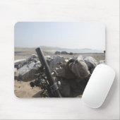 Eine US-Marine feuert einen Mörtel in Salinas, Per Mousepad (Mit Mouse)