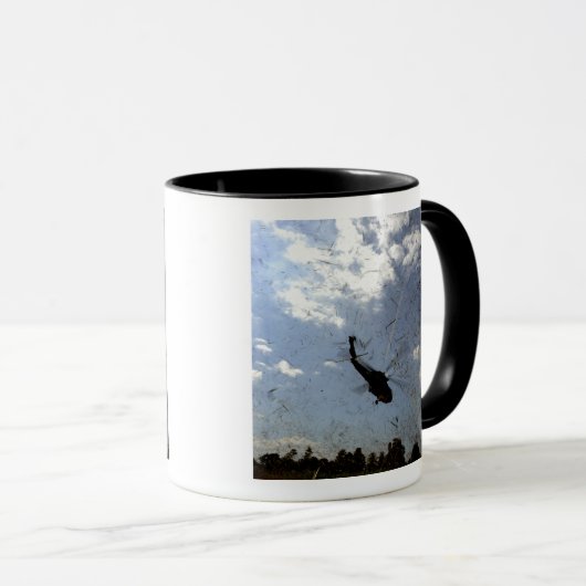 Eine US-Marine HH-60 Seahawk Tasse (VorderseiteRechts)