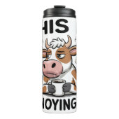 Eine verärgerte Kuh mit fliegenden Papieren Thermosbecher (Vorderseite)