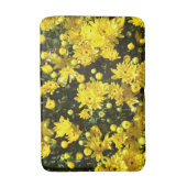 Eine Vielzahl gelber Mums Badematte (Vorderseite Vertikal)