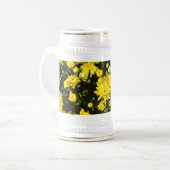 Eine Vielzahl gelber Mums Bierglas (Vorderseite Links)