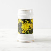 Eine Vielzahl gelber Mums Bierglas (Mittel)