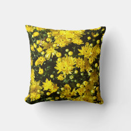 Eine Vielzahl gelber Mums Kissen