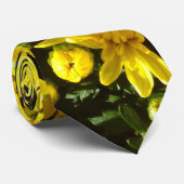 Eine Vielzahl gelber Mums Krawatte (Gerollt)