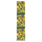 Eine Vielzahl gelber Mums Kurzer Tischläufer (Vorderseite)