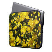Eine Vielzahl gelber Mums Laptopschutzhülle (Vorderseite Links)