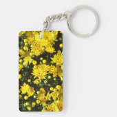 Eine Vielzahl gelber Mums Schlüsselanhänger (Rückseite)