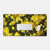 Eine Vielzahl gelber Mums Schreibtischunterlage (Tastatur & Maus)
