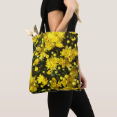 Eine Vielzahl gelber Mums Tasche (Von Nahem)