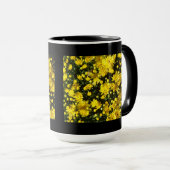 Eine Vielzahl gelber Mums Tasse (VorderseiteRechts)