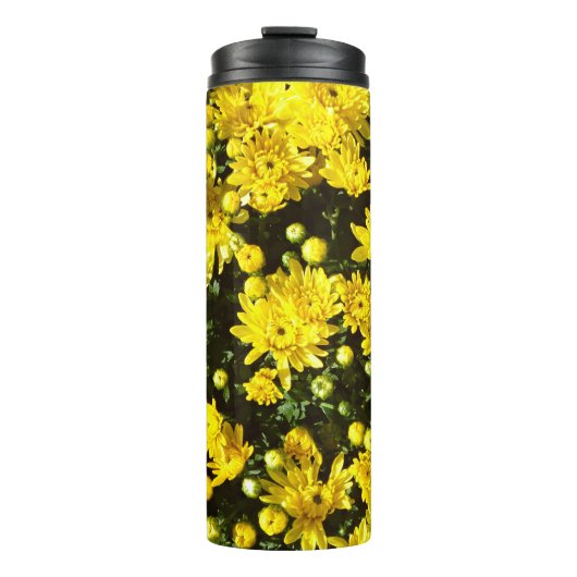 Eine Vielzahl gelber Mums Thermosbecher (Vorderseite)
