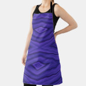 Eine violette Schürze mit geometrischem Raute-Must (InSitu)