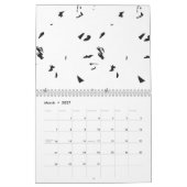 Eine Vogelherde, die am Himmel fliegt. Kalender (Mär 2027)