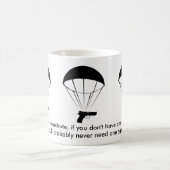 Eine Waffe ist wie ein Fallschirm! Gute Tasse! Tasse (Mittel)