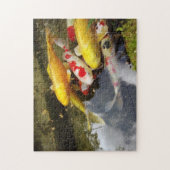 Eine Wasserstraße voll japanischer koi Karpfen Puzzle (Vertikal)