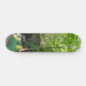 Eine Wegbrücke durch Wälder Skateboard (Horizontal)