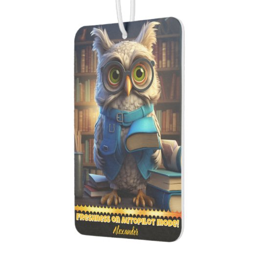 Eine weise Eule umgeben von Büchern in einer gemüt Autolufterfrischer (Links)