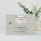Eine weiße Daisy RSVP Karte (Stehend Vorderseite)