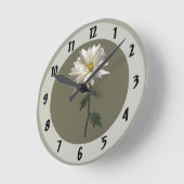Eine weiße Daisy Runde Wanduhr (Winkel)
