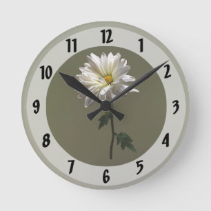 Eine weiße Daisy Runde Wanduhr