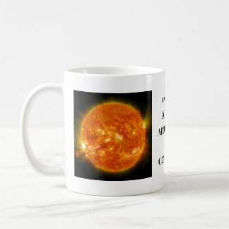 Eine weitere Reise um die Sonne abgeschlossen. Tas Kaffeetasse