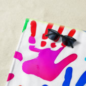 Eine Welt der Hände in Farbe Strandtuch (Beispiel)