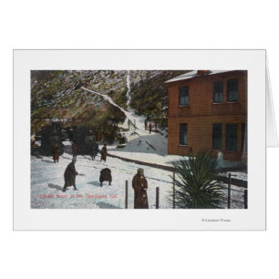 Eine Winterlandschaft, Erwachsene im Schnee