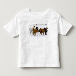 Eine Winterlandschaft mit galoppierenden Pferden Kleinkind T-shirt