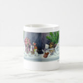 Eine wirkliche Katze und einiges Kaffeetasse (Mittel)