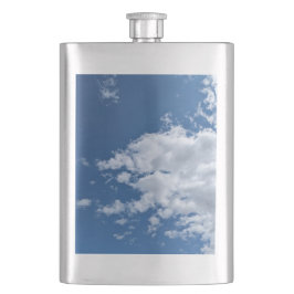 Eine Wolkendecke in Dreiecksform Flachmann