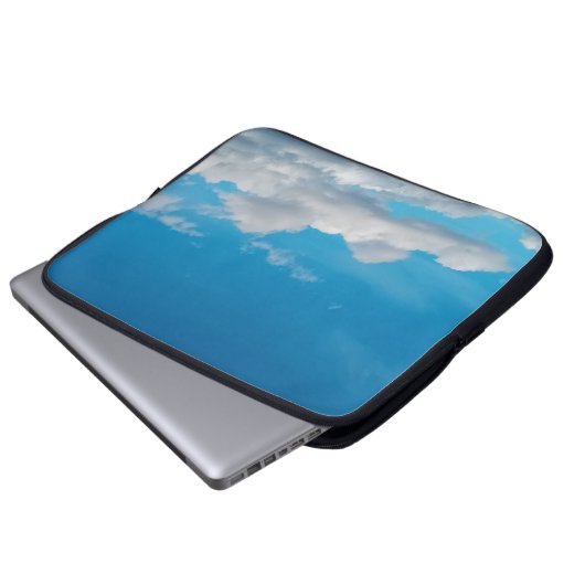 Eine Wolkenschicht Laptopschutzhülle (Vorne Knopf)