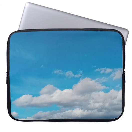 Eine Wolkenschicht Laptopschutzhülle (Vorderseite)