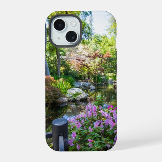 eine wunderschöne Frühlingslandschaft im Garten iPhone 15 Hülle (Rückseite)