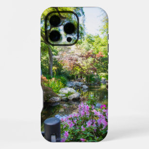eine wunderschöne Frühlingslandschaft im Garten iPhone 16 Pro Max Hülle