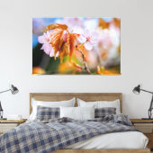 Eine zauberhafte Sakura-Blume auf einer Twig im Fr Leinwanddruck (Insitu (Schlafzimmer))