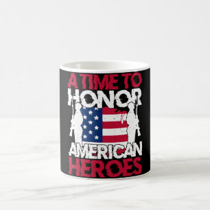 Eine Zeit, um Amerikas Helden zu ehren Kaffeetasse